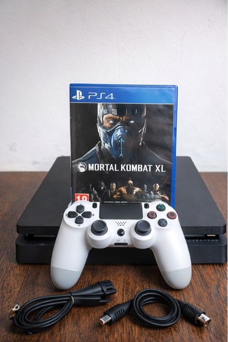Vând PlayStation 4 Slim