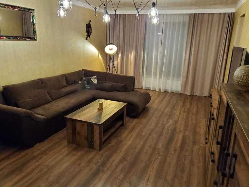 Продаваме тристаен апартамент в Западен парк