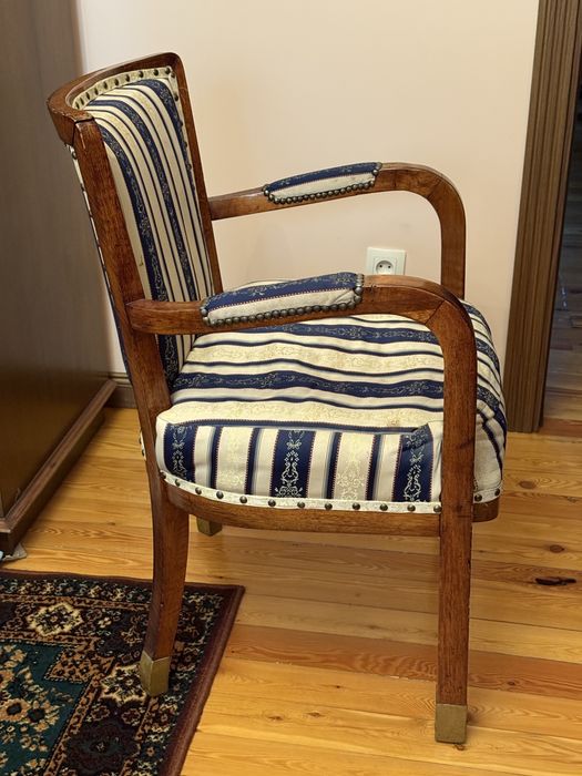 Продаётся антикварное кресло из дуба