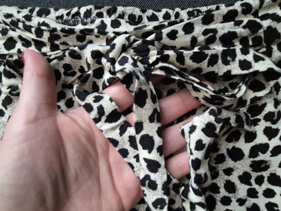 Pantaloni scurți (șorți) animal print H&M, cordon în talie, franjuri, mărimea 34