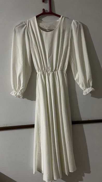 Платье цвета айвори