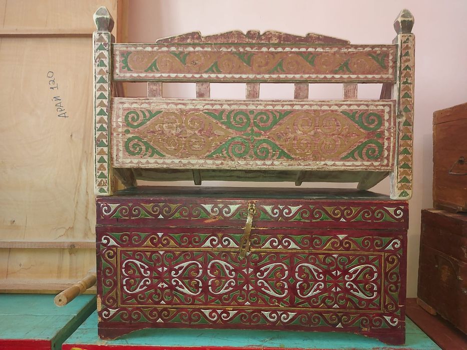 Қазақи қол өнер сатылады