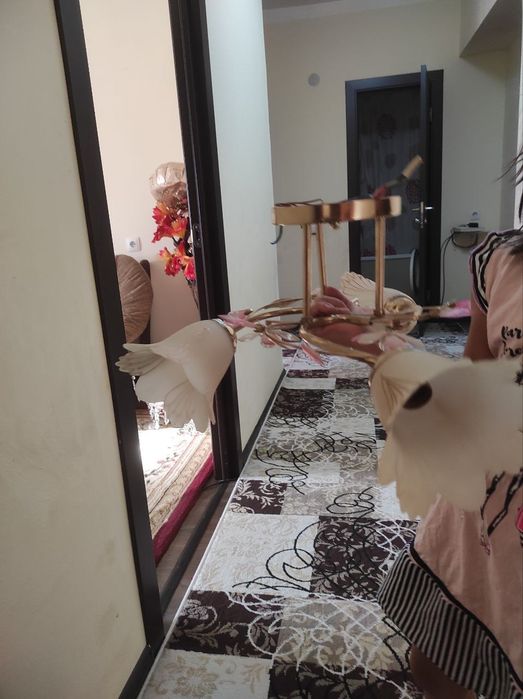 Продаётся люстра трёх плафоновая