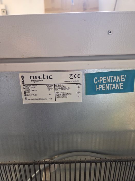 Lada frigorifica Arctic AO40P30, 360 litri, clasa F, latime 129 cm, panou de control LED, izolatie densa, rezistenta la conditii extreme, alb