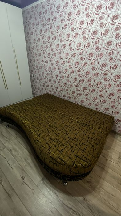 Диван.          .