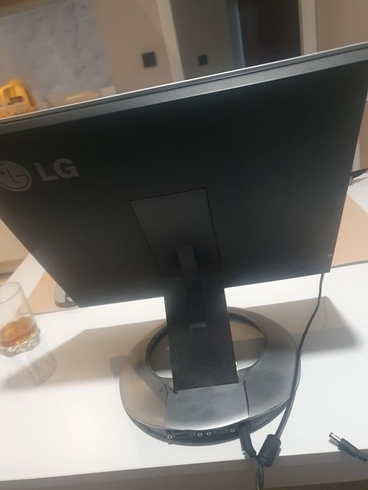 Монитор LG рабочий