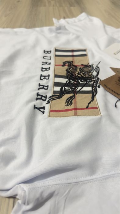 Tricou cu desing