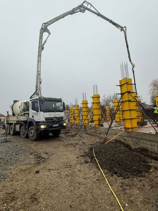 Construcții case la rosu și finisaje