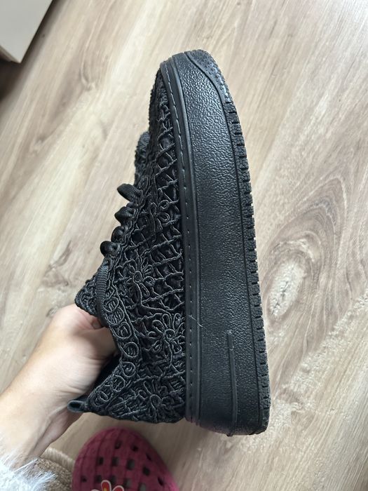 Дантелени дамски обувки