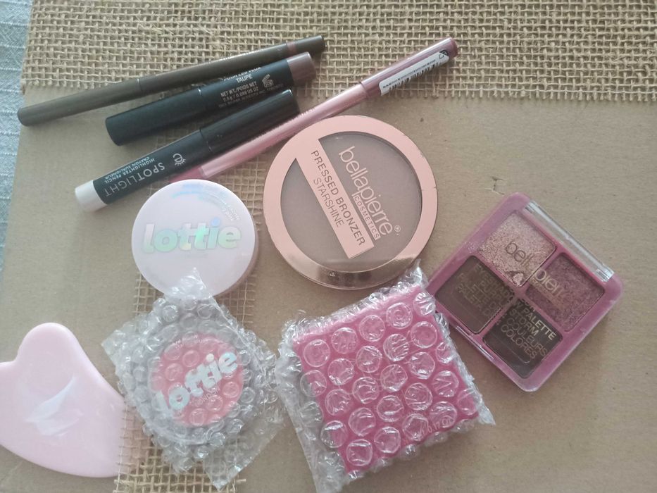 Неупотребявана козметика от кутии