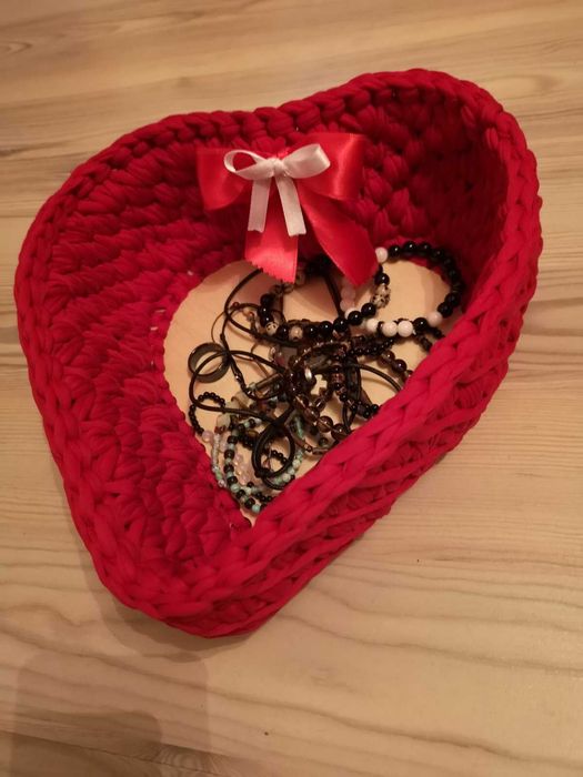 Плетен панер сърце - СВ.Валентин