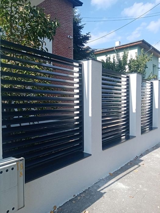 Construim la comanda dvs. garduri si porti din:
- panouri stil jaluzea