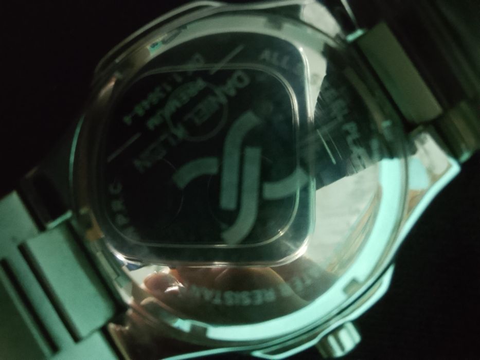 Vând ceas DANIEL KLENI in stare impecabilă