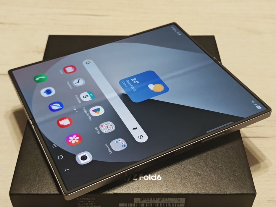 Като нов Samsung Galaxy Z Fold 6 256 GB