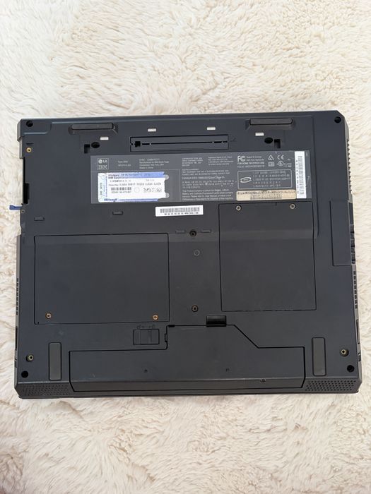 laptop de birou vechi LG IDM