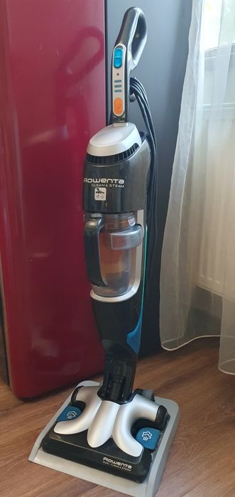 Aspiratorul cu abur Rowenta Clean & Steam 1700w