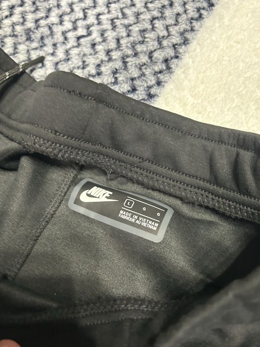 Pantaloni Nike Tech