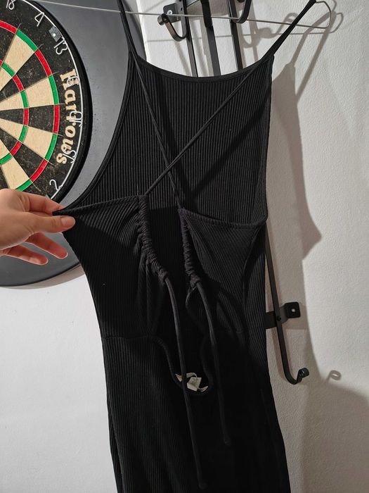 Рокля с гол гръб H&M