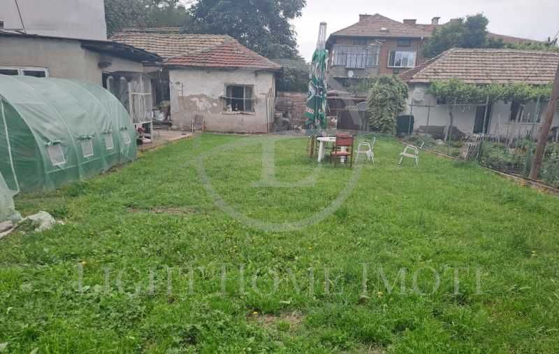 Реф. 253 Къща с двор / Прослав