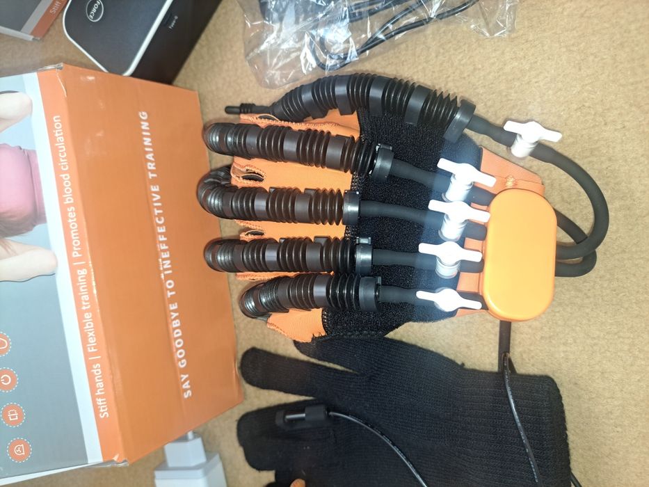 Mănușă robotică recuperare avc pareză