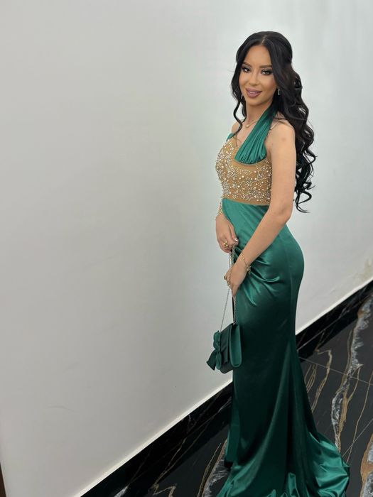 Rochie verde smarald pentru evenimente