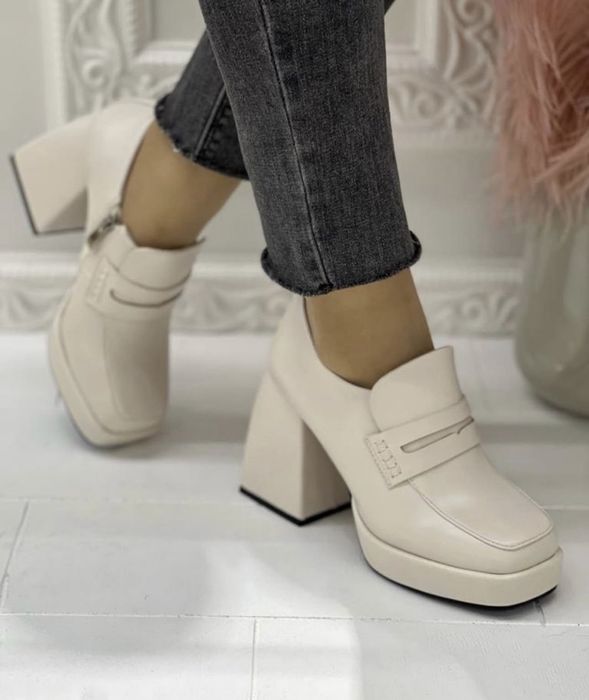 Туфли лоферы на каблуках