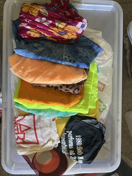 Кърпи за глава и многоцветни плажни шалове