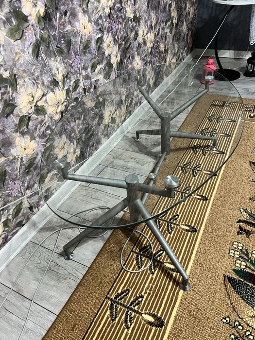 Пролам стекоянный стол