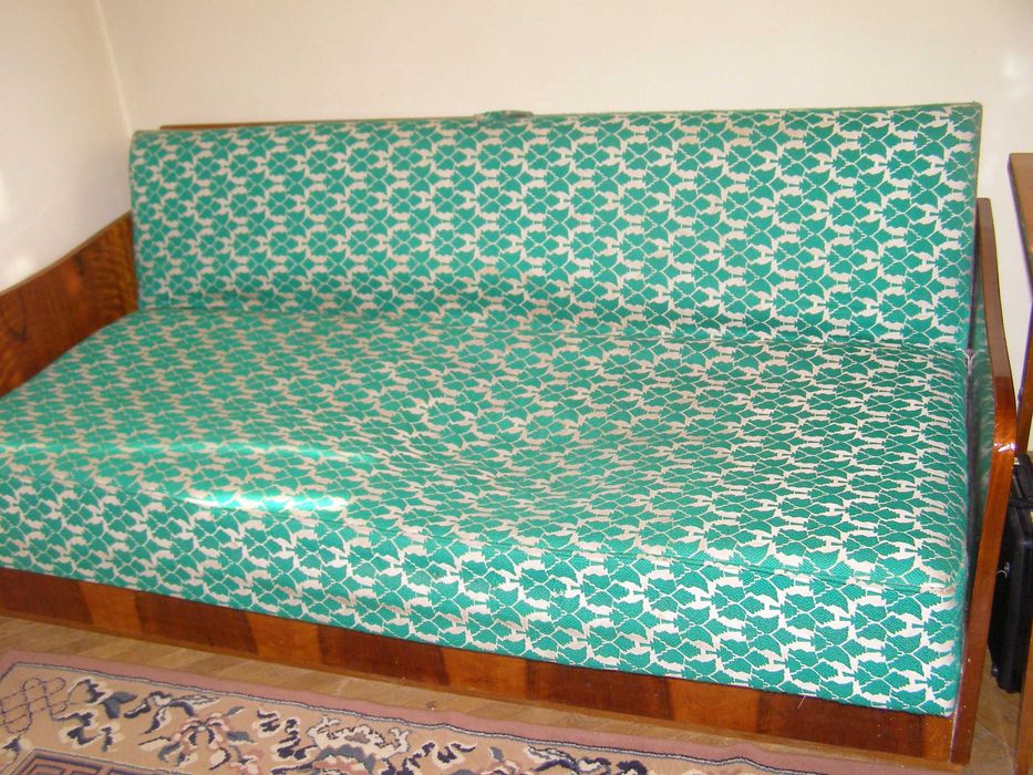 Dormeza rabatabila in stare foarte buna