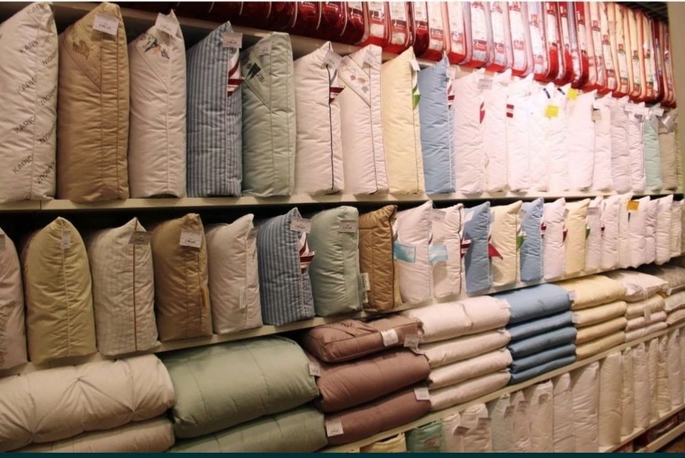 Hilton пуховая или ортопедичес,кая подушка.