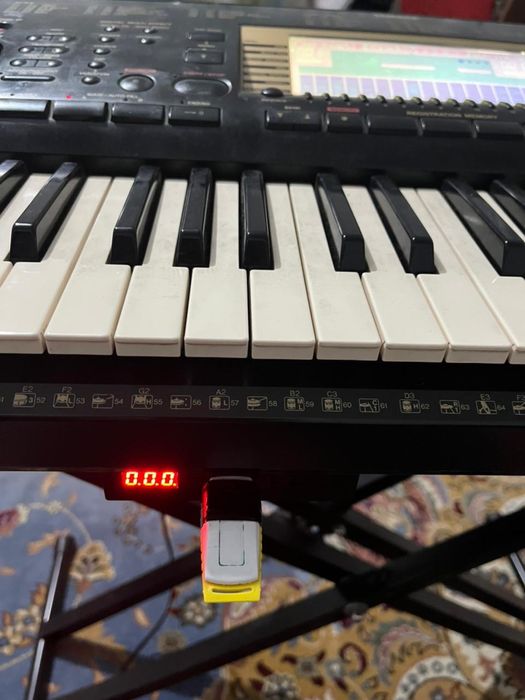 Синтезатор(Yamaha PSR-730)