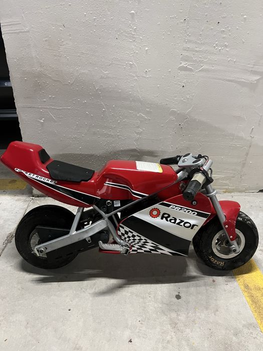 Razor pocket rocket електрическо детско моторче