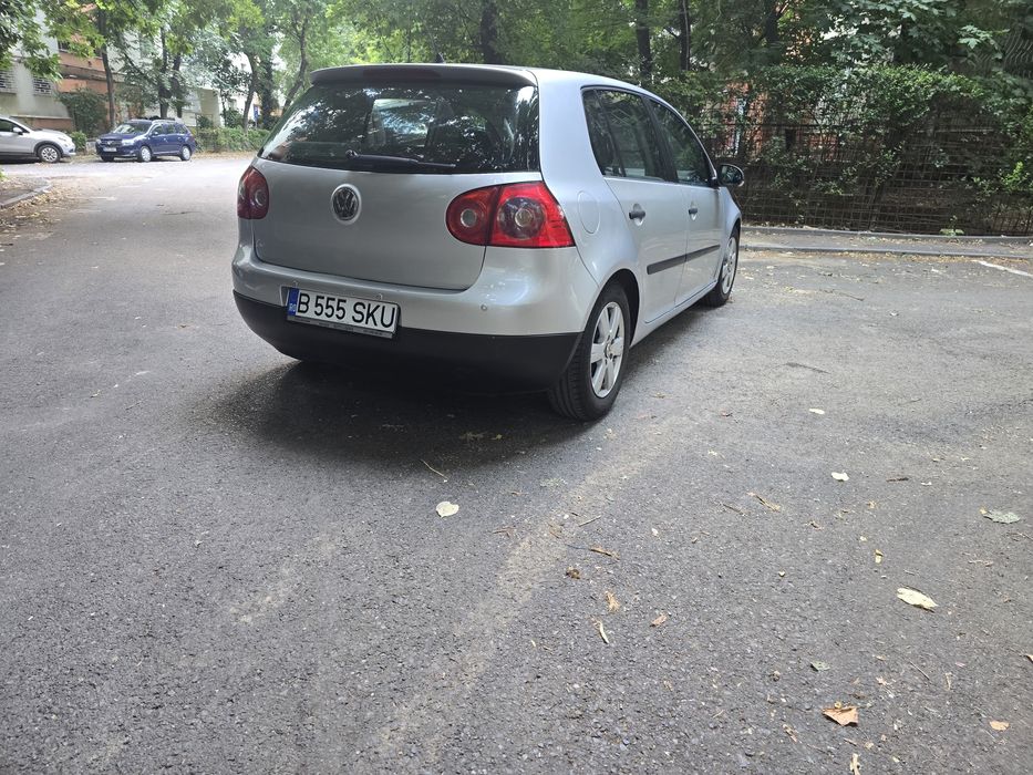 Vând Golf 5 din 2007, foarte întreținut (funcționează impecabil)