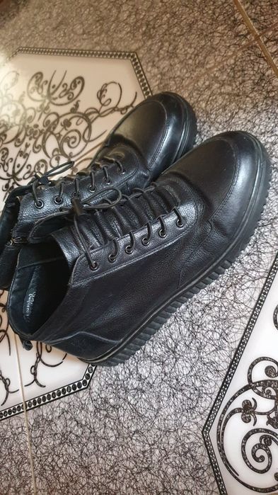 Обувь распродажа, разные цены, дешево.