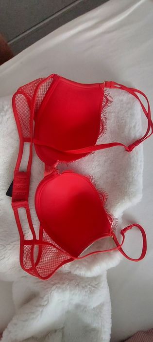 Sutien Woman' Secret rosu, marimea 80A