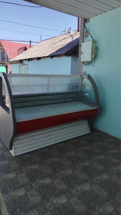 Продам холодильник витринный