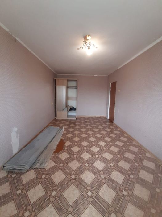 Продаётся 2 комн Универмаг недорого
