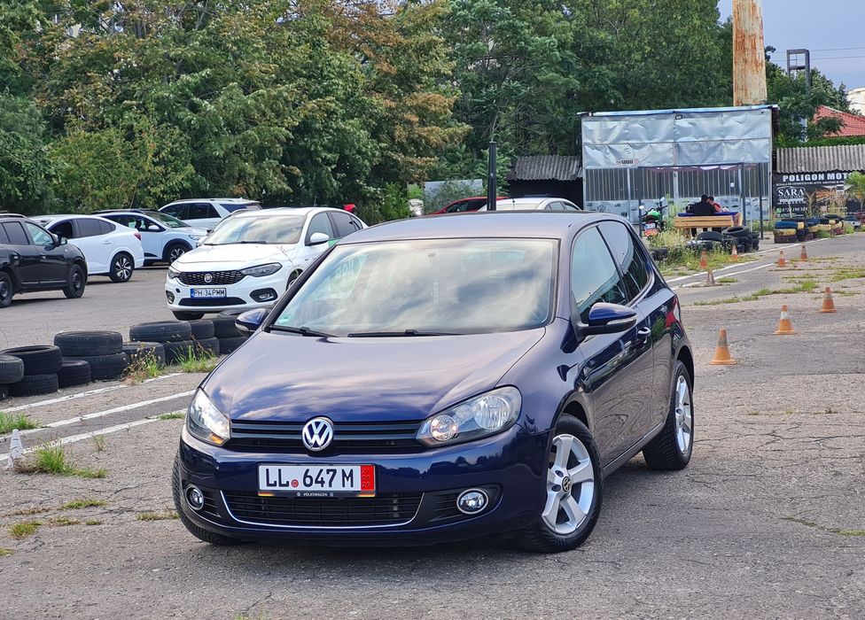 VOLKSWAGEN Golf