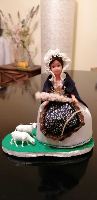 Две красиви етно-кукли за колекционери и ценители