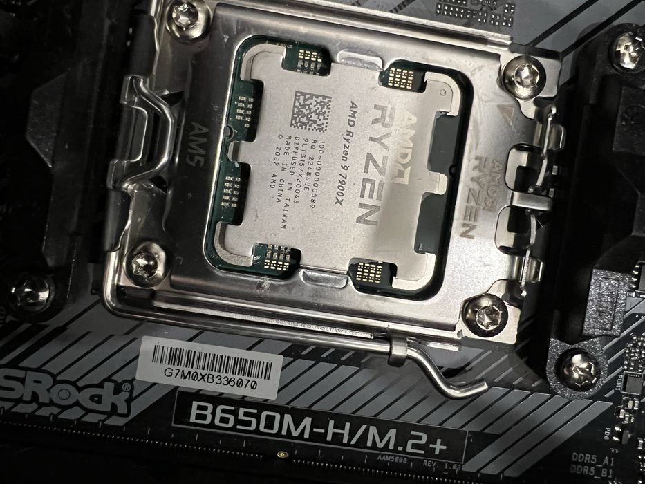 Procesor Ryzen 9 7900x solo sau combo