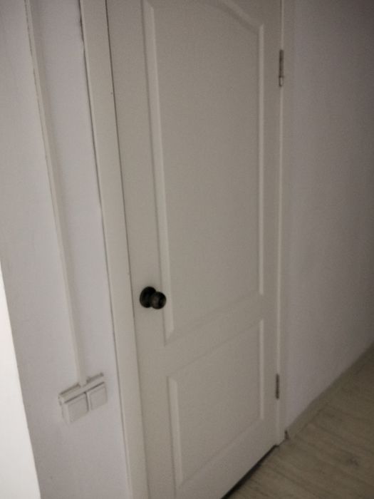 Продам линолеум двери и ламинат