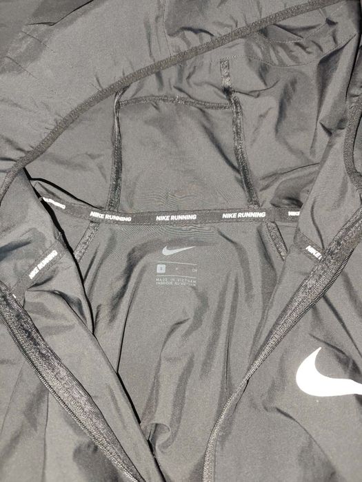 Ветровка NIKE  размер S