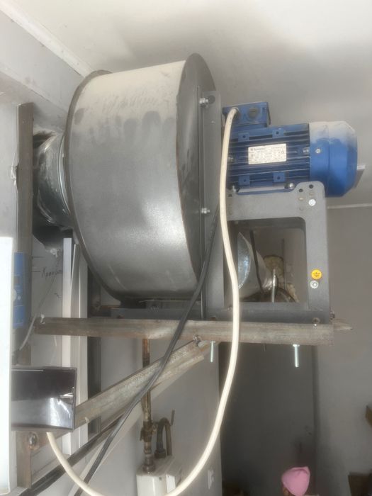 Вытяжка с мотором