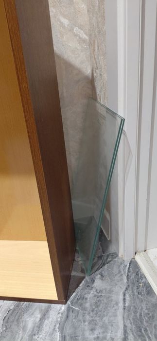 Книжные полки в идеальном состоянии. Без царапин.