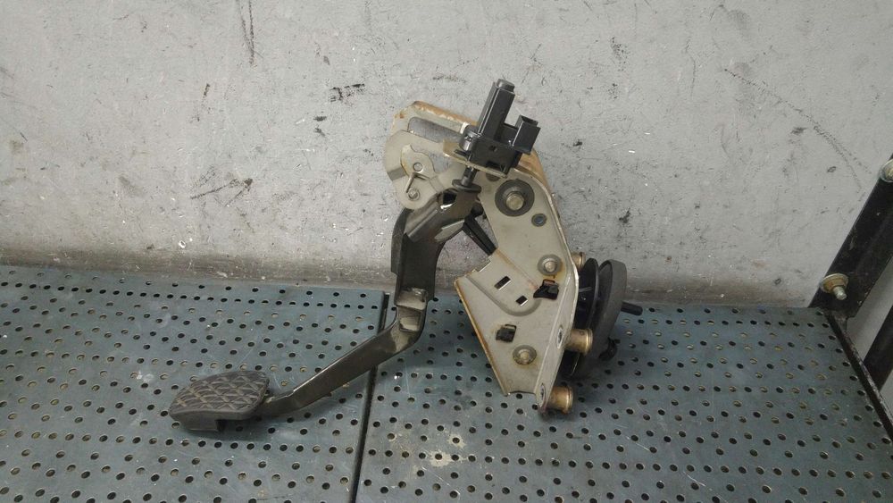 Pedala ambreiaj 1.4 tdci ford fiesta 6 cb1 ccn 8v517519af