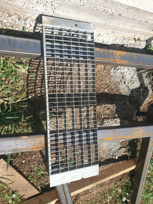 Trepte metalice zincate