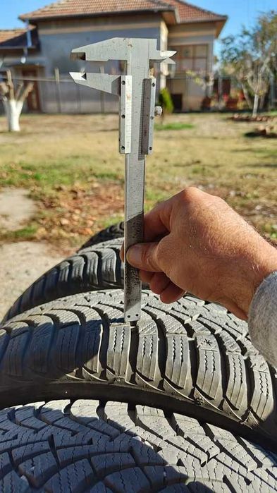 Гуми Goodyear Ultra Grip зимни 195/65/15 дот 31/21 на 1000км.