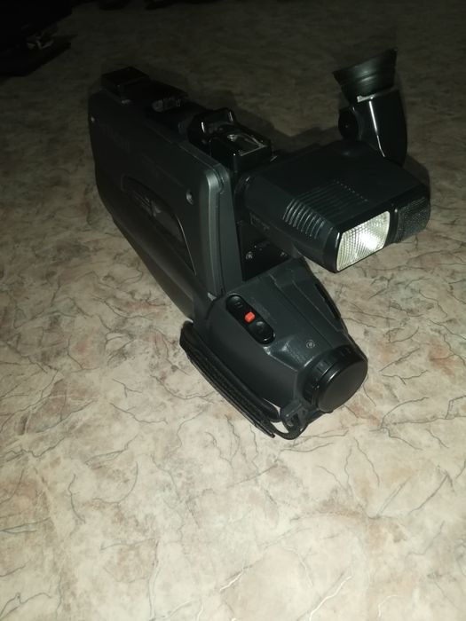 Продам видеомагнитофон Hitachi