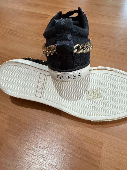 Adidasi noi Guess