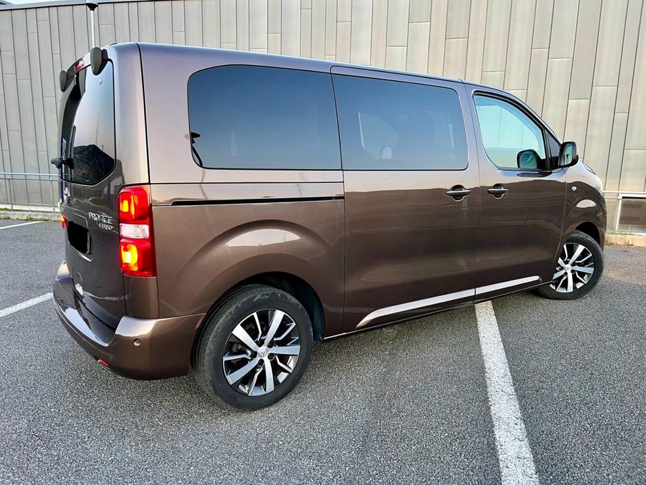 Toyota Proace , 8 locuri , cutie automata , carte RAR ,distributie noua !